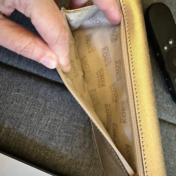 Michael Kors Slim Jet Set Flap Travel Wallet - Picture 7 of 7